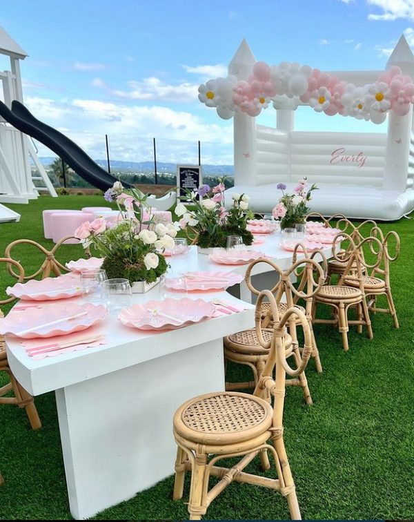 Kids Serpentine Table